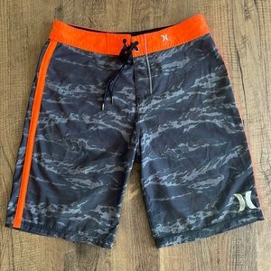Hurley Phantom camo bright orange board shorts Men’s size 29